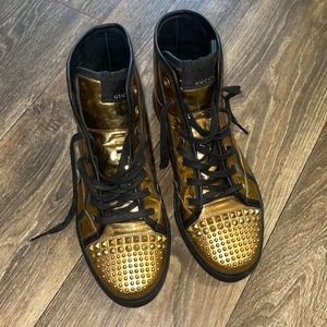 Authentic men gold&black gucci shoes.